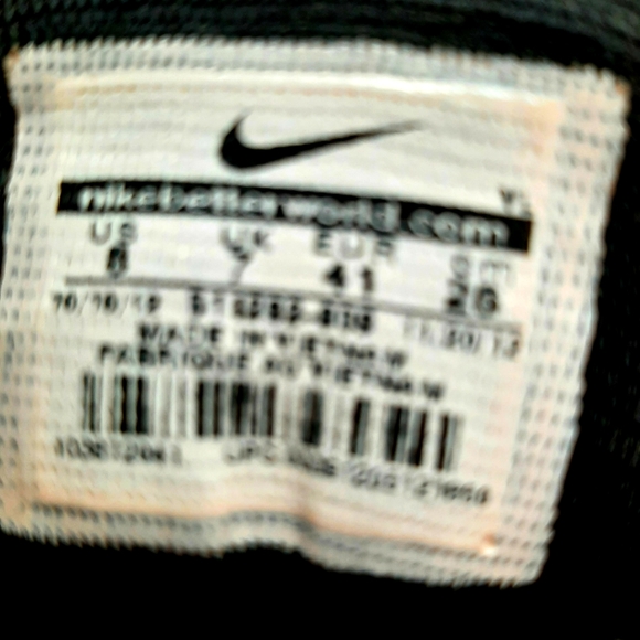 Nike Shoes - Picture 4 of 6